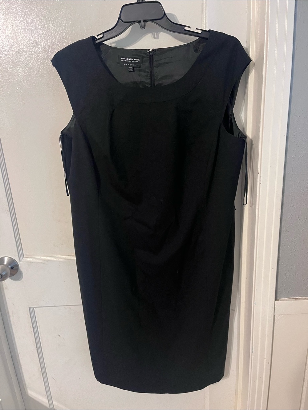 Jones New York Black Cap-Sleeve Midi Sheath Dress